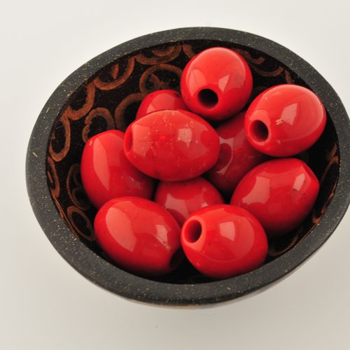 Grosse perles rouges en acrylique - lot de 10 -