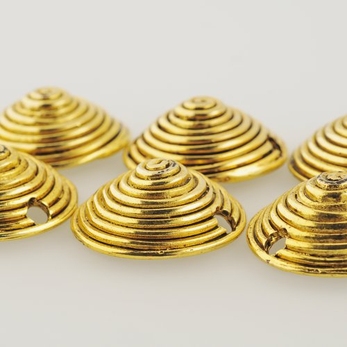 6 connecteurs dorées en forme dôme