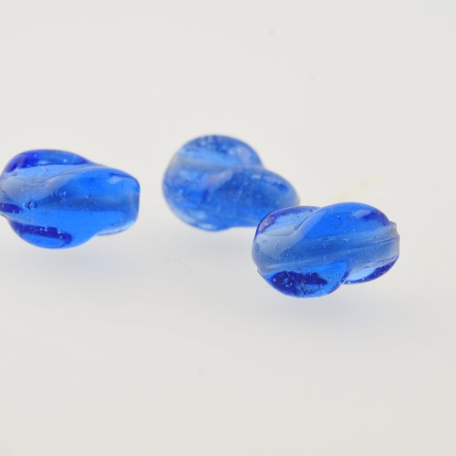 3 perles en verre - bleues et torsadées -