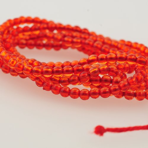 Fil de 283 perles en acrylique rouge