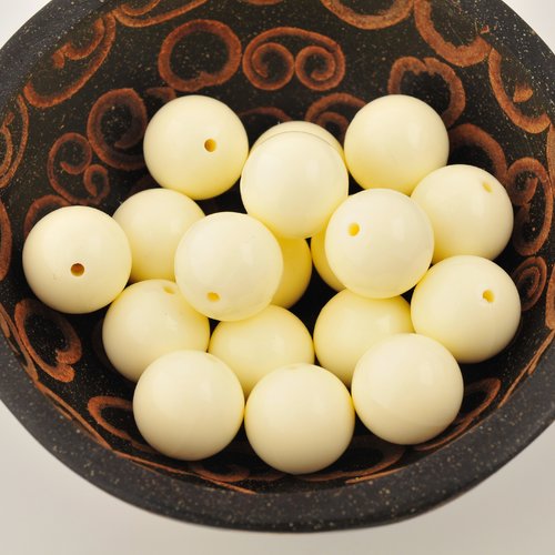 18 perles rondes de 14 mm couleur blanc cassé