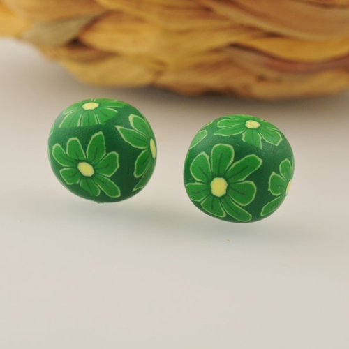 2 perles vertes fleur en pâte polymère