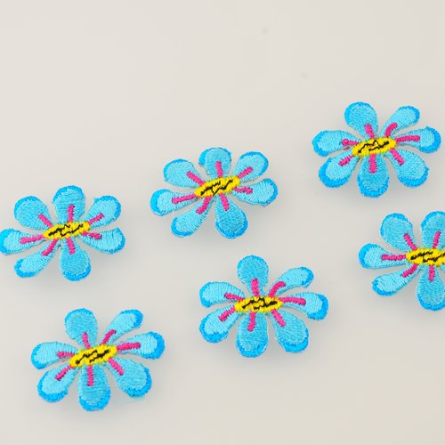 6 fleurs bleues à coller à coudre