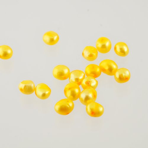 17 perles jaunes imitation eau douce 6 mm