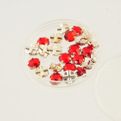 24 cabochons cristal rouge 7 mm sertis à coudre