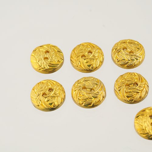 7 boutons plats dorés décorés 15 mm
