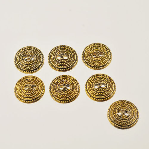 7 boutons plats dorés décorés 13 mm