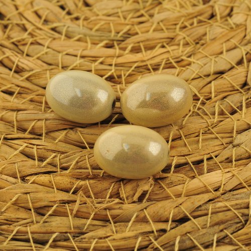 3 perles magiques forme olive beige 20 mm