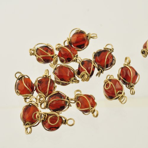 14 perles couleur ambre décorées fil métal