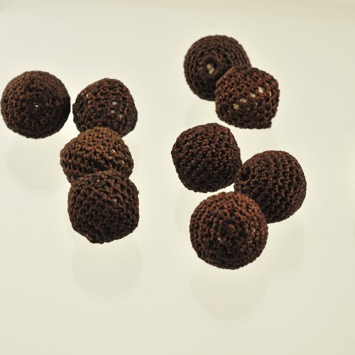 10 perles crochetées marron 20 mm