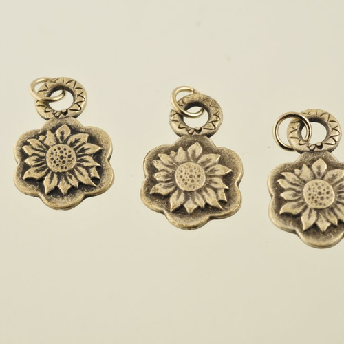 3 médaillons argentés décorés de fleurs 20 mm