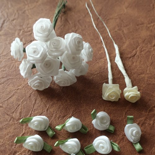 Assortiment de fleurs blanches pour décor ou customisation