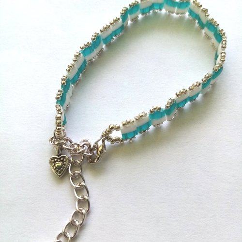 Bracelet tissé à la main perles tila bijoux pour elle turquoise blanc et argenté breloque " coeur "