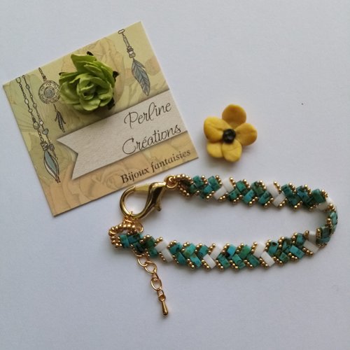 Bracelet tissé à la main perles half turquoise, blanches et dorées  bijoux pour elle