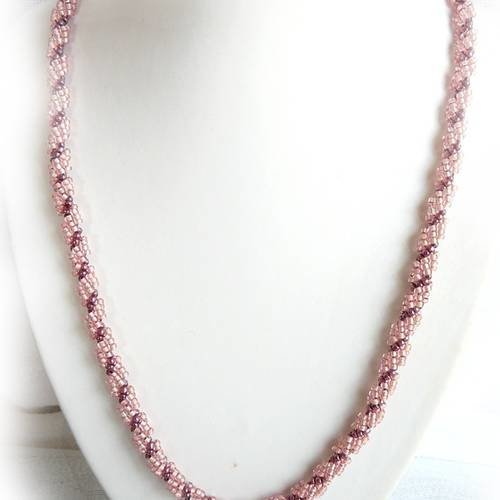 Collier  en perles de rocailles tissées roses et amethystes