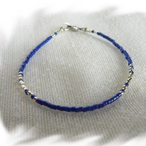 Bracelet minimaliste en perles miyuki bleu et argent