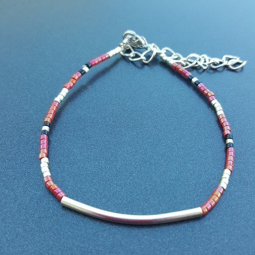 Bracelet minimaliste en perles miyuki rouges et noires