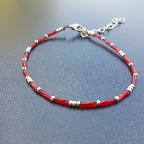 Bracelet minimaliste en perles miyuki rouges et argent