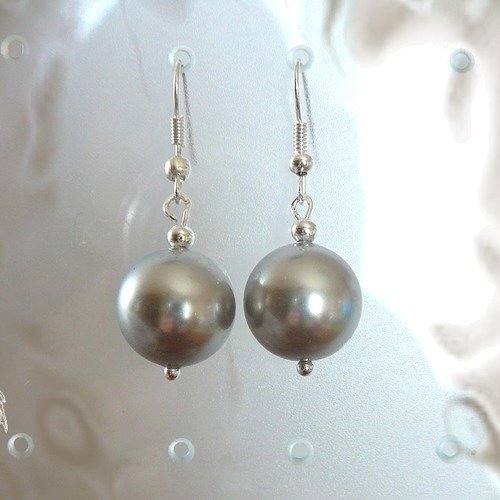 Boucles d'oreilles avec perle nacrée grise