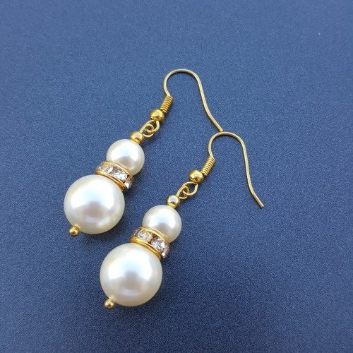 Boucles d'oreilles avec perles nacrées blanches