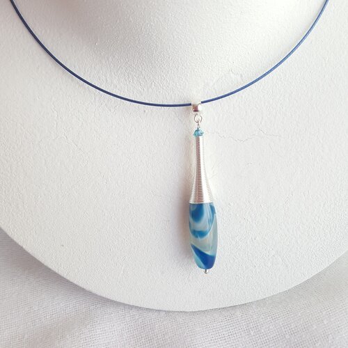Collier pendentif avec perle naturelle d'agate bleue
