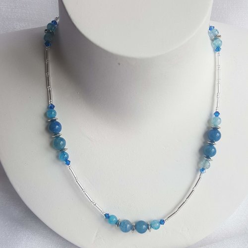 Collier avec perles d'agate bleue