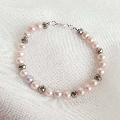 Bracelet avec perles de culture roses et perles en cristal