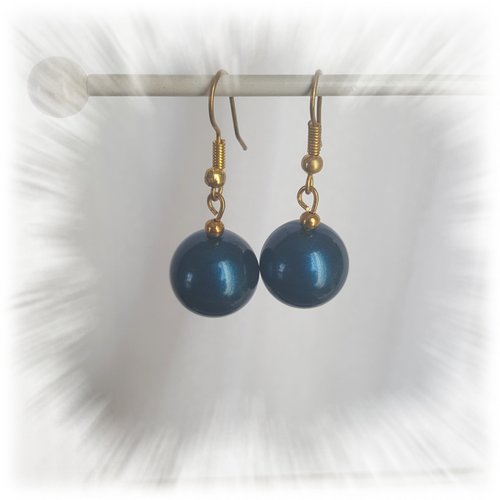 Boucles d'oreilles avec perle nacrée bleue