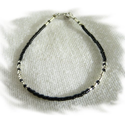 Bracelet minimaliste en perles miyuki noir, gris et argent