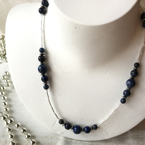 Collier avec perles en lapis lazuli