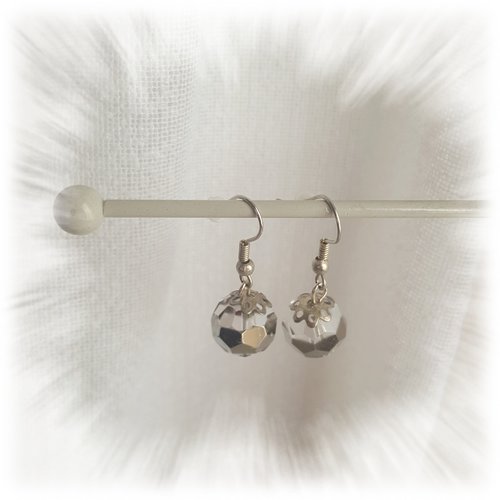 Boucles d'oreilles  perle en  cristal aux reflets argentés