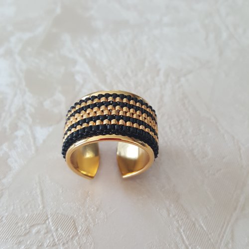 Bague  noire et dorée en perles miyuki  delicas