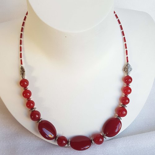 Collier avec perles gemmes d'agate rouge