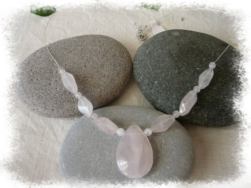 Collier avec perles en quartz rose sur fil cablé - Un grand marché