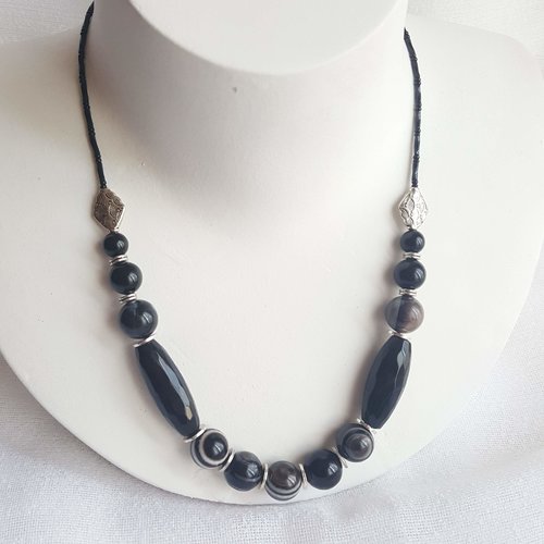 Collier  avec perles naturelles d'agate noire zébrée