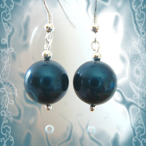 Boucles d'oreilles avec perle nacrée bleue