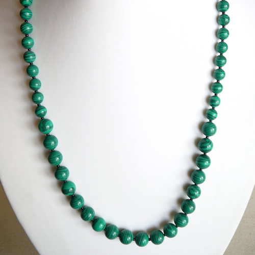 Collier avec perles de malachite verte