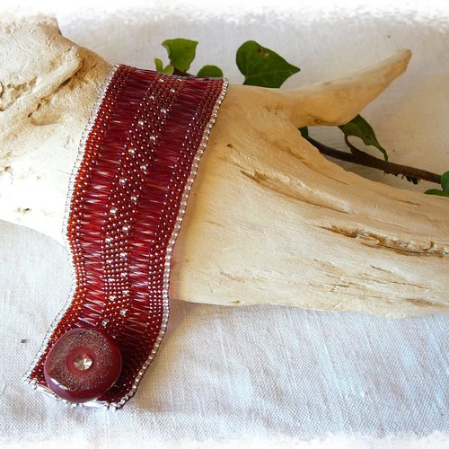 Bracelet manchette en perles rocaille rouge