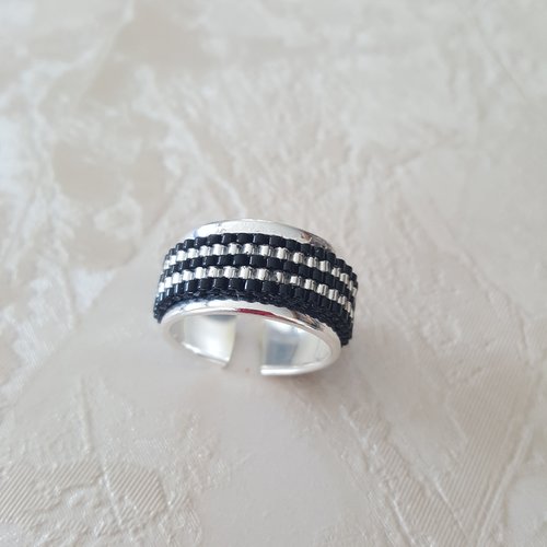 Bague  noire et argentée en perles miyuki  delicas