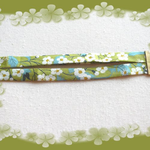 Bracelet biais double bande vert et fleurs  écrues