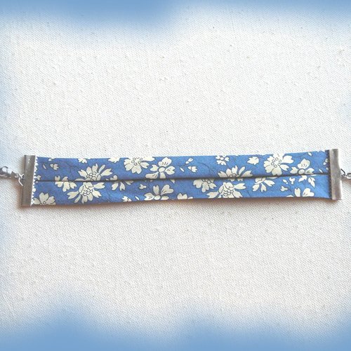 Bracelet biais double bande bleu et fleurs  écrues