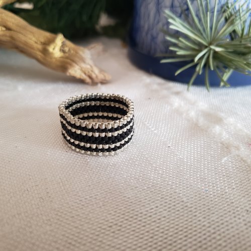 Bague argent et noire en perles miyuki  delicas