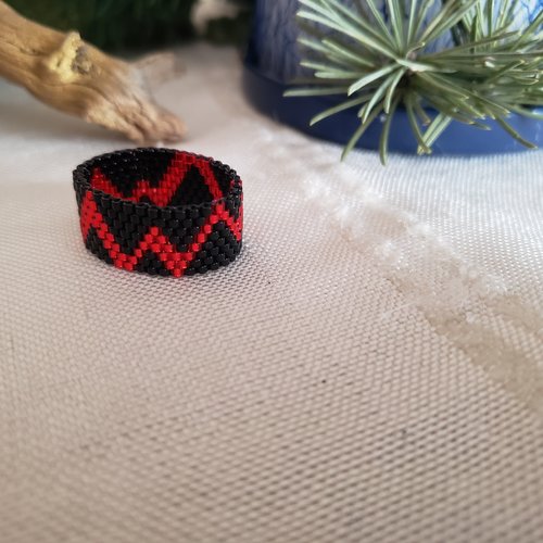 Bague noire et rouge en perles miyuki  delicas