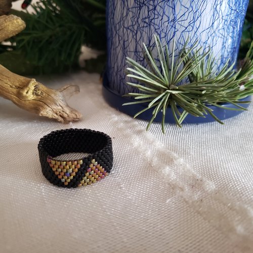 Bague  noire et dorée en perles miyuki  delicas