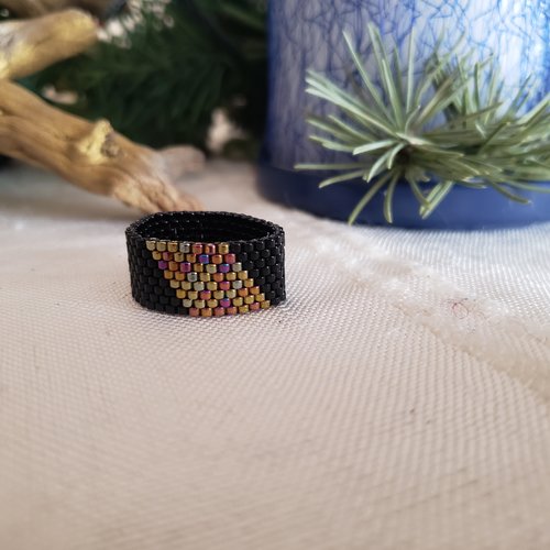 Bague  noire et dorée en perles miyuki  delicas