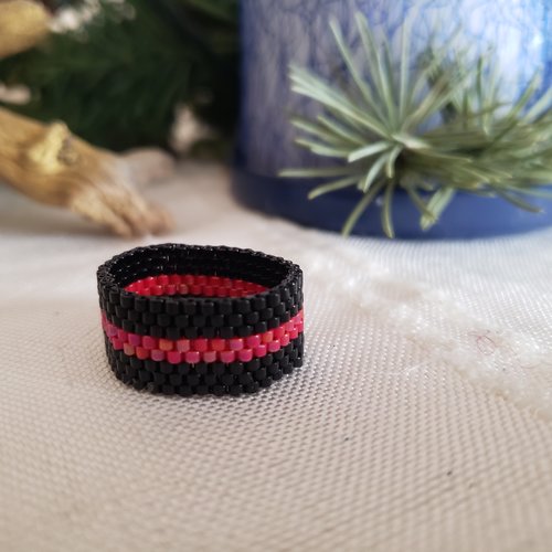 Bague noire et rouge en perles miyuki  delicas