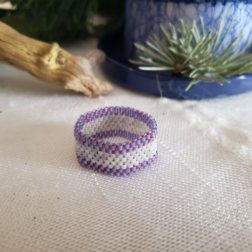 Bague en perles miyuki  delicas nacre et mauve