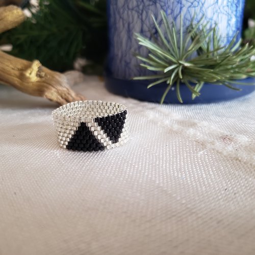 Bague argent et noire en perles miyuki  delicas