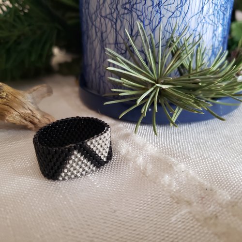 Bague argent et noire en perles miyuki  delicas
