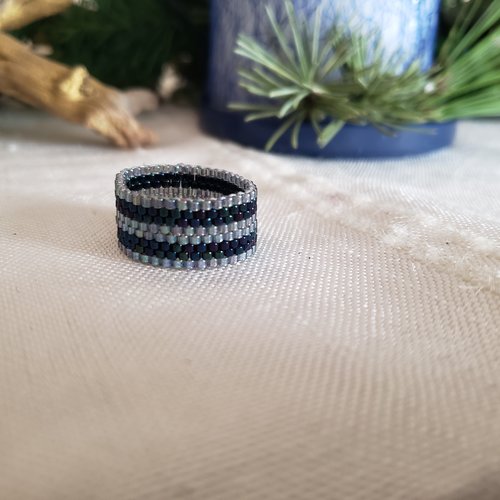 Bague en perles miyuki  delicas grises et bleues